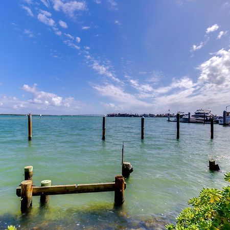 Marco Island Waterfront Condo With Community Pool! Exterior photo