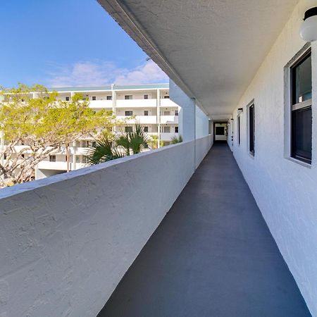 Marco Island Waterfront Condo With Community Pool! Exterior photo