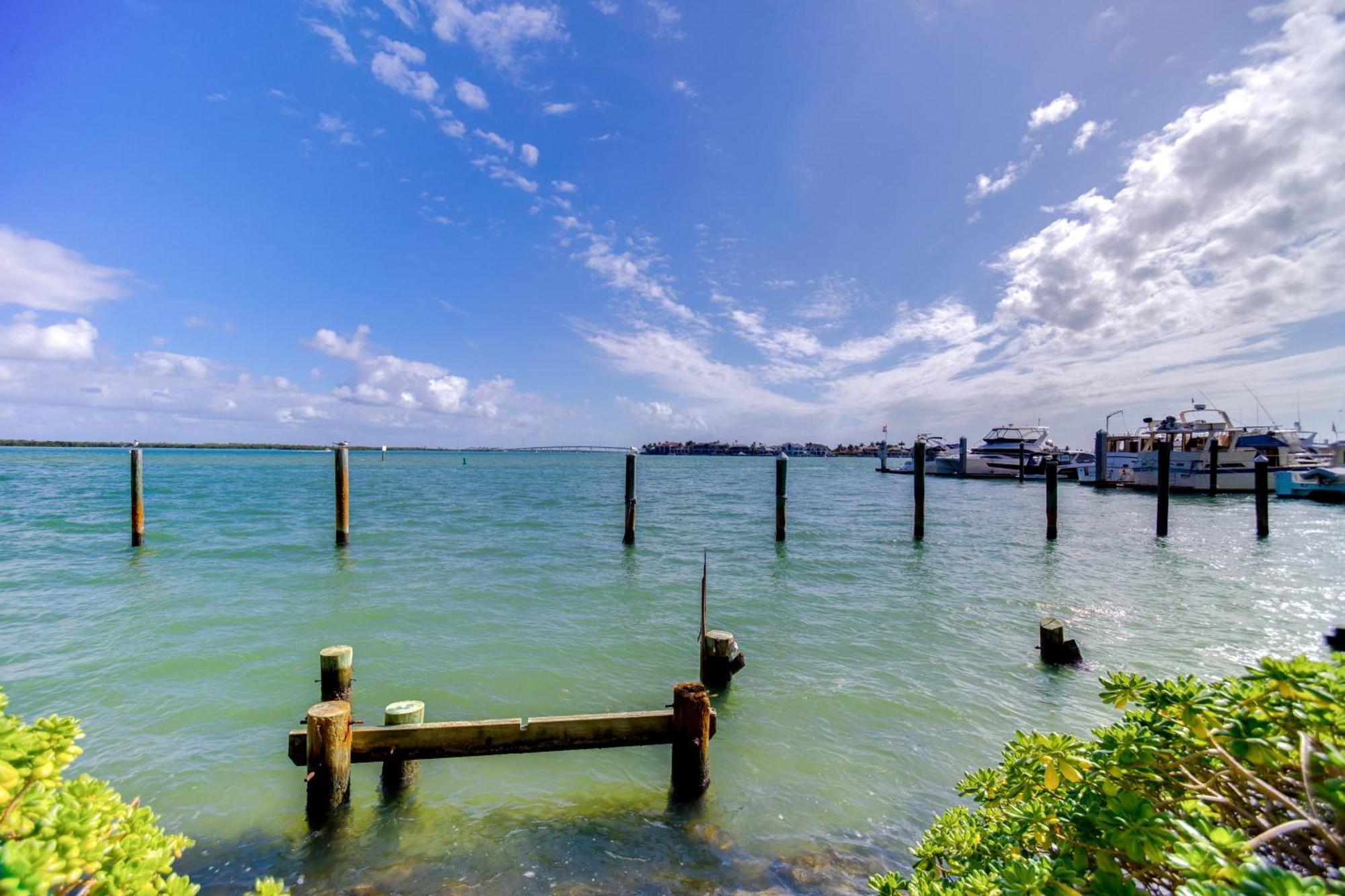 Marco Island Waterfront Condo With Community Pool! Exterior photo