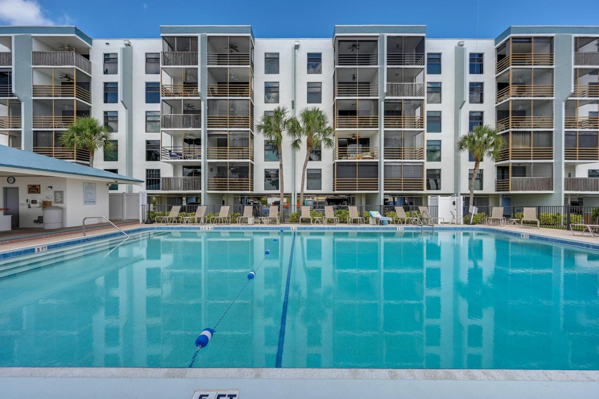 Marco Island Waterfront Condo With Community Pool! Exterior photo