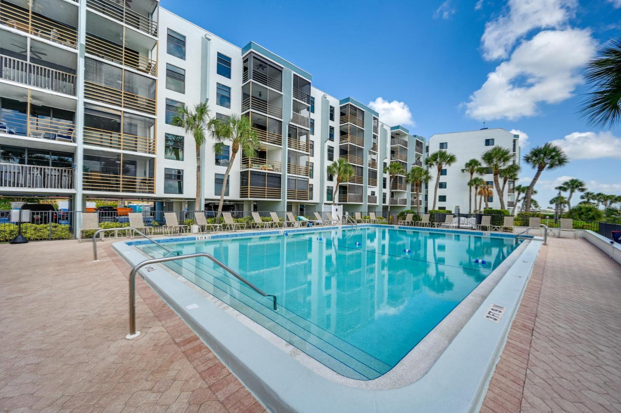 Marco Island Waterfront Condo With Community Pool! Exterior photo