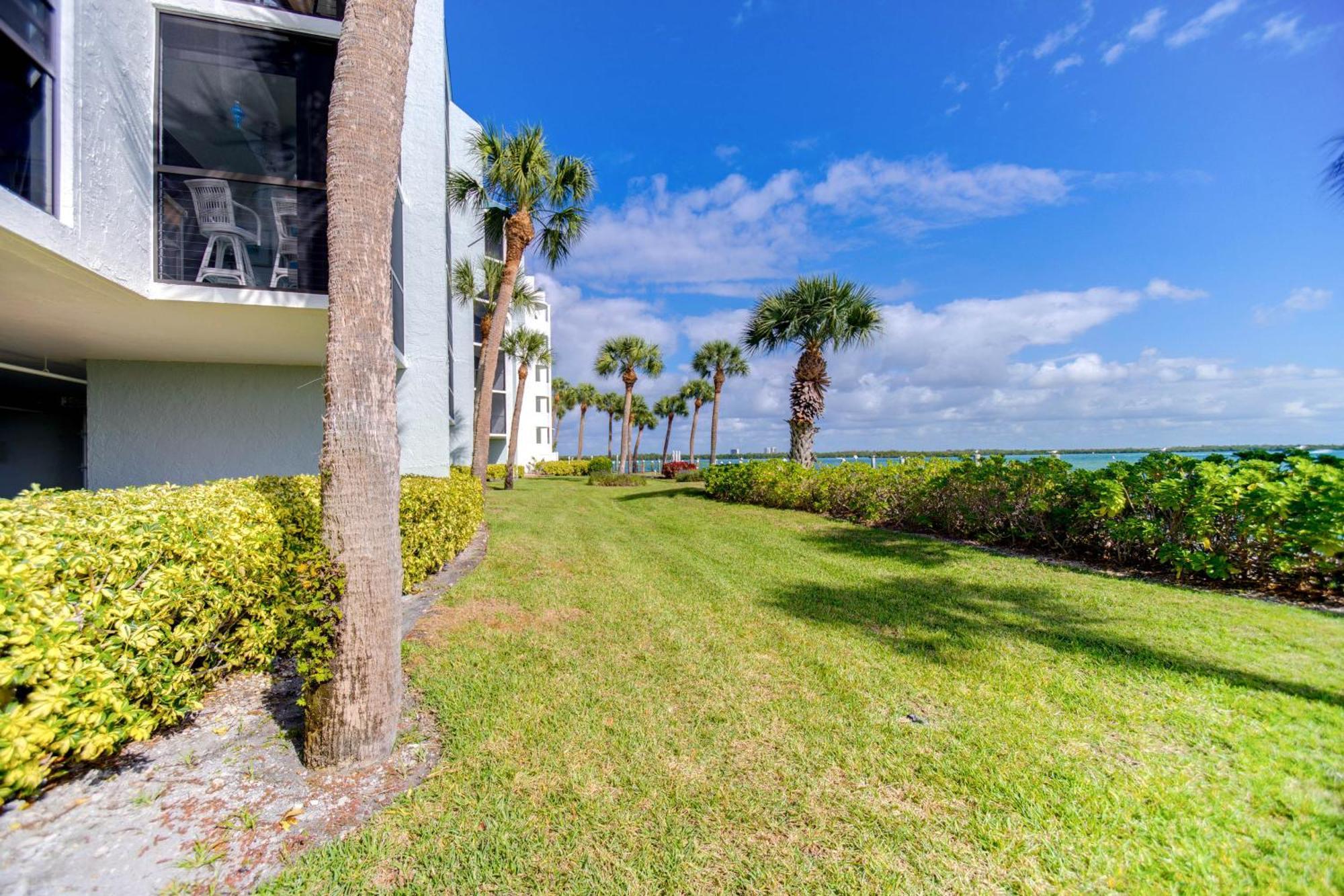 Marco Island Waterfront Condo With Community Pool! Exterior photo