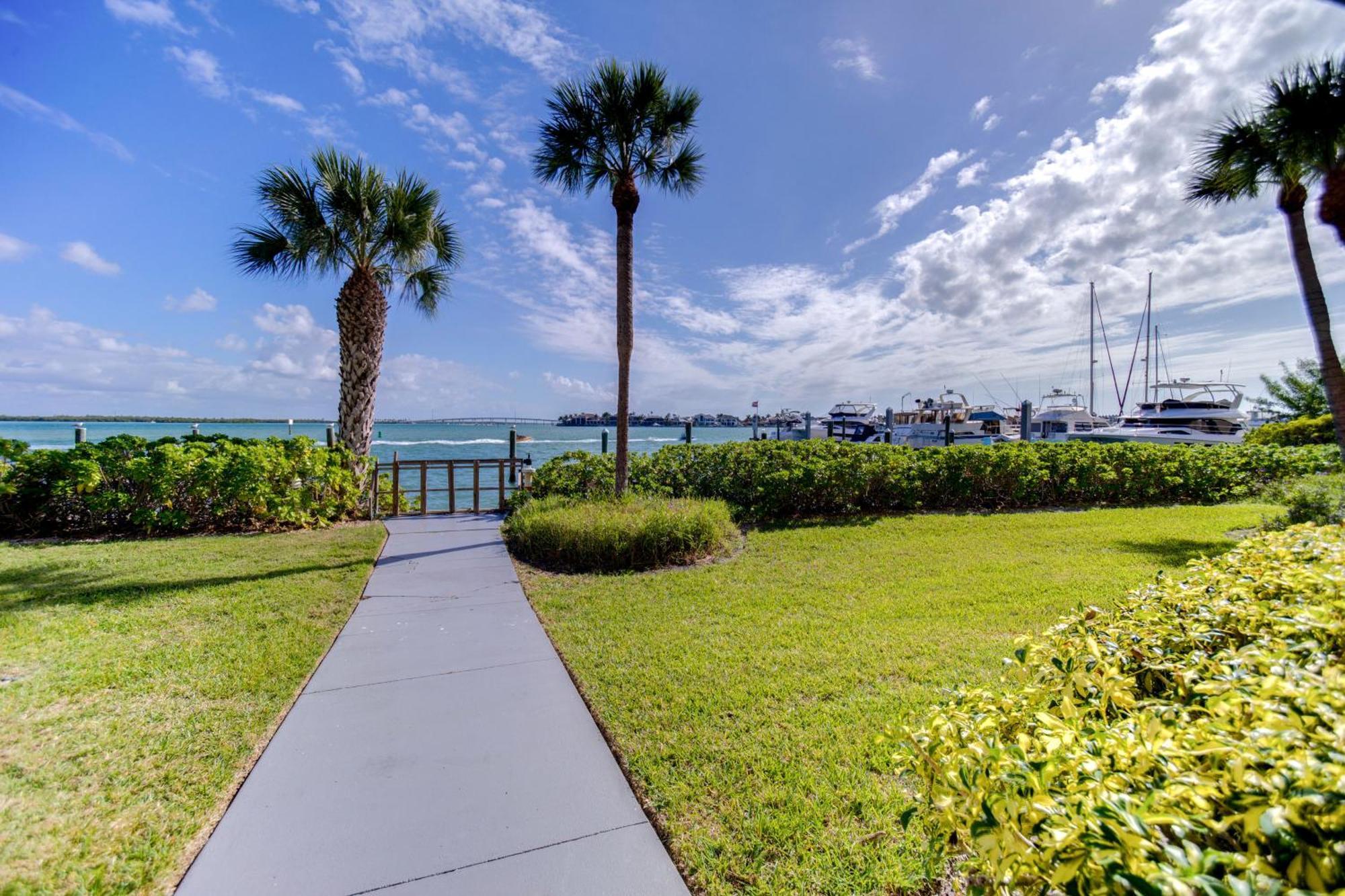 Marco Island Waterfront Condo With Community Pool! Exterior photo