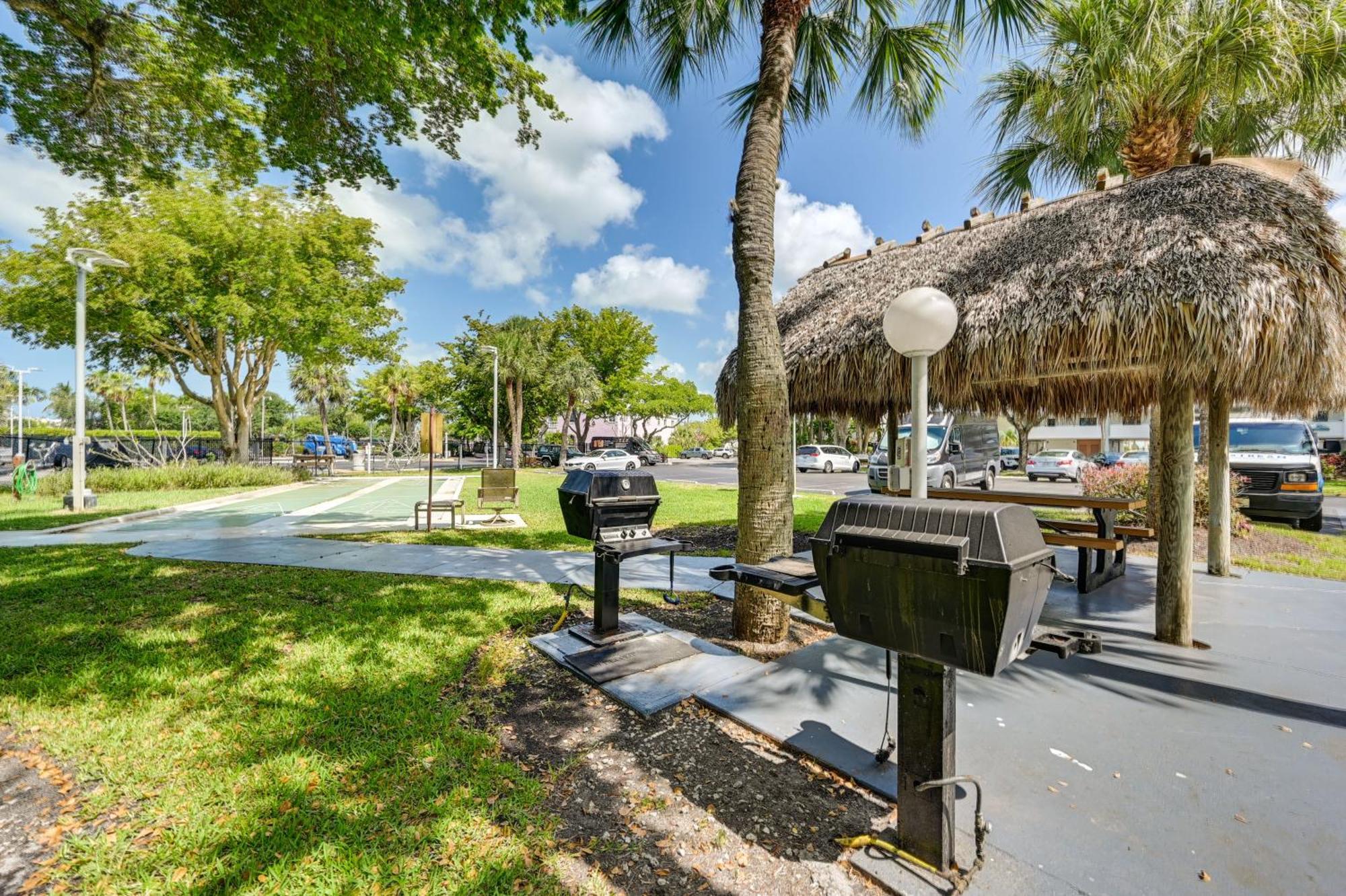 Marco Island Waterfront Condo With Community Pool! Exterior photo