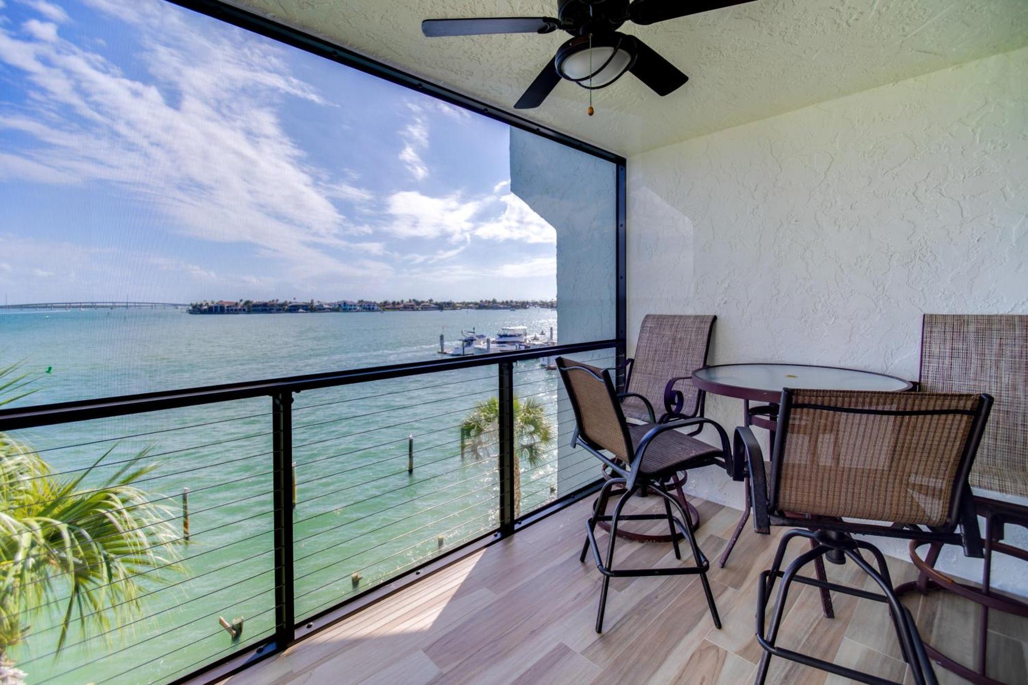 Marco Island Waterfront Condo With Community Pool! Exterior photo