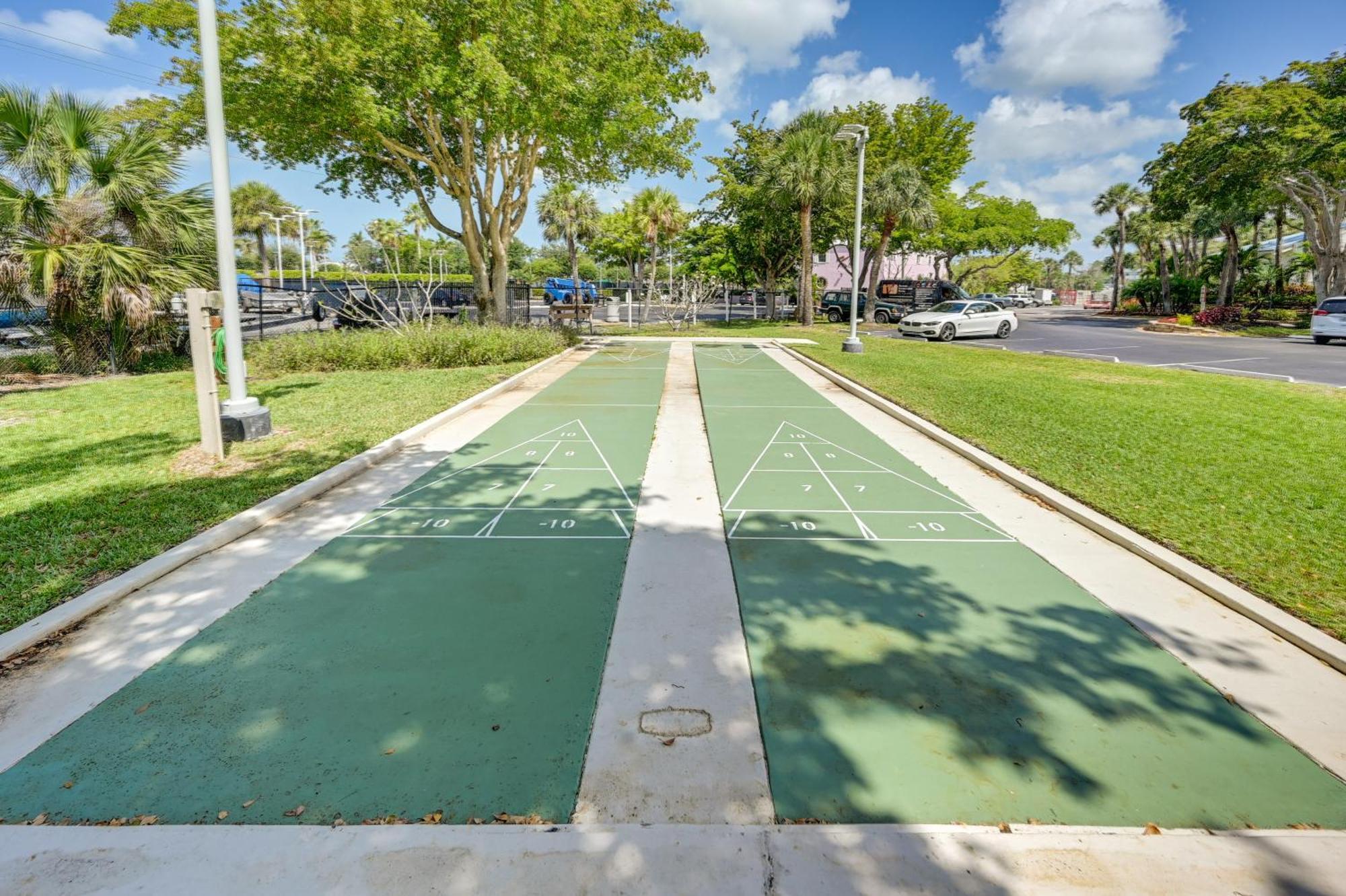 Marco Island Waterfront Condo With Community Pool! Exterior photo