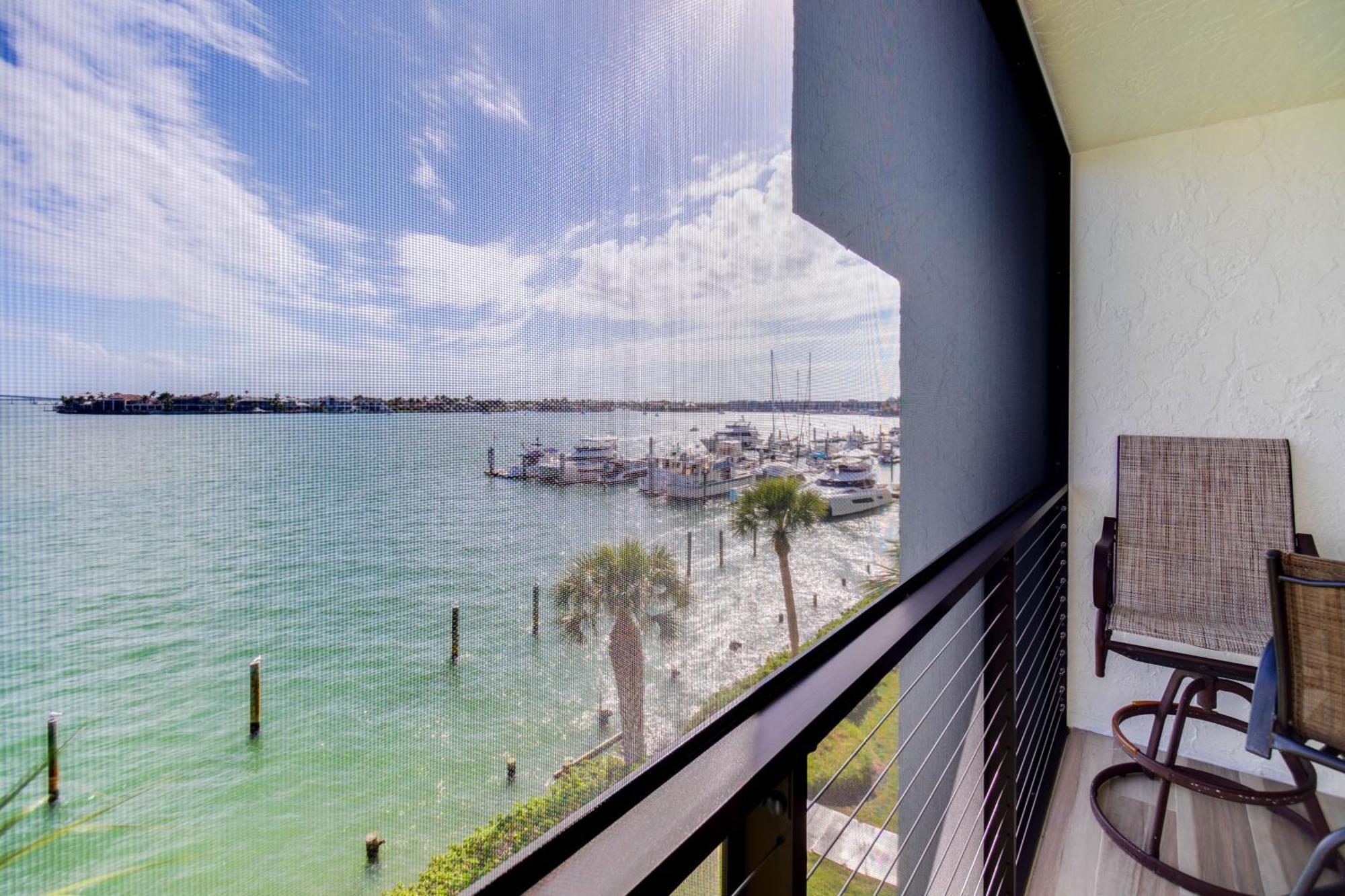 Marco Island Waterfront Condo With Community Pool! Exterior photo