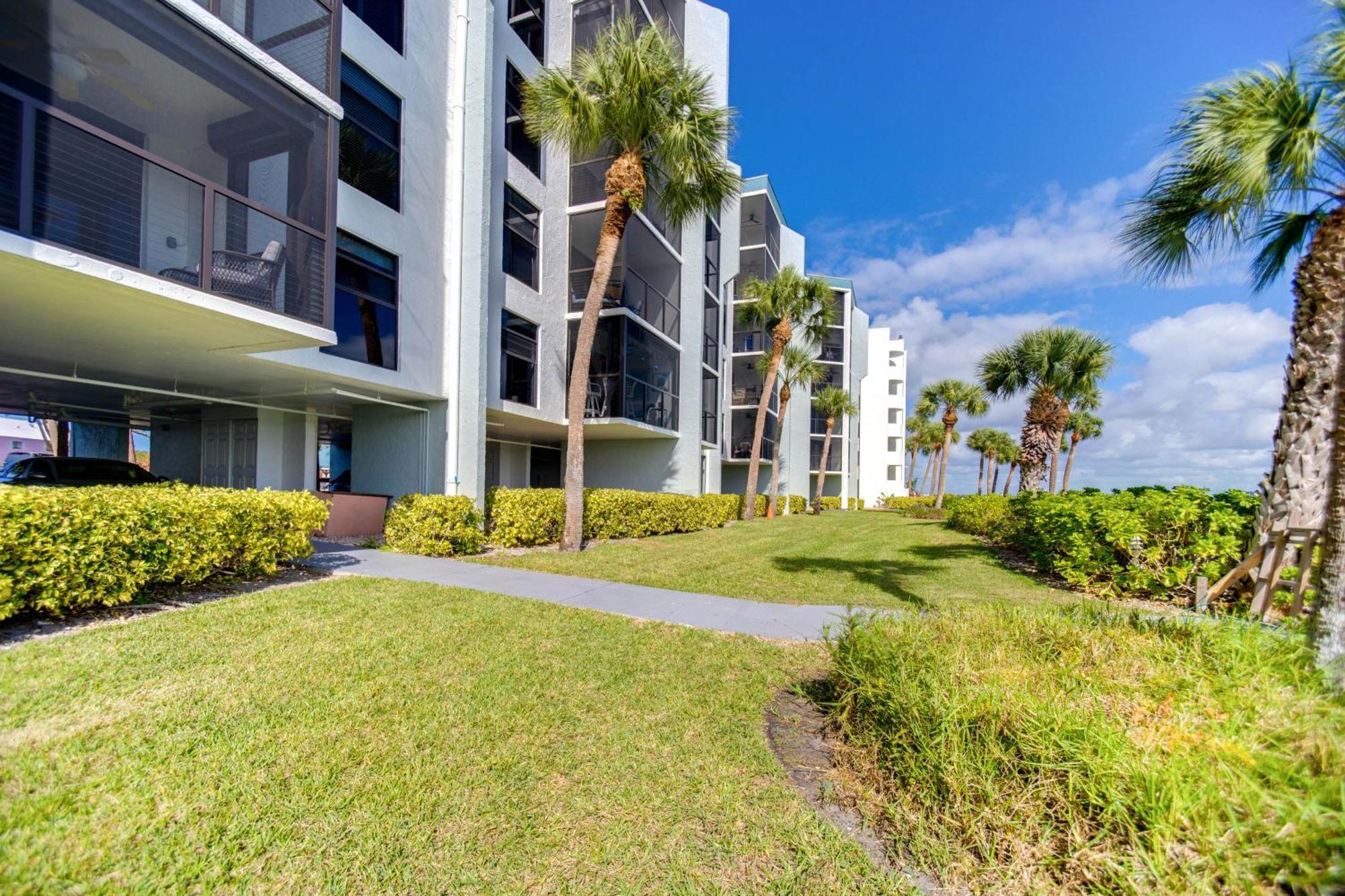 Marco Island Waterfront Condo With Community Pool! Exterior photo